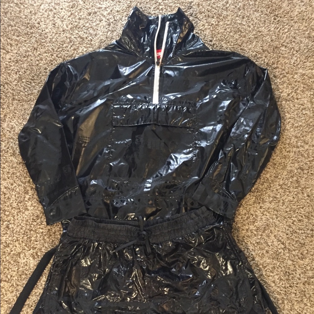 Shiny Black Nike Windbreaker and shorts SET!